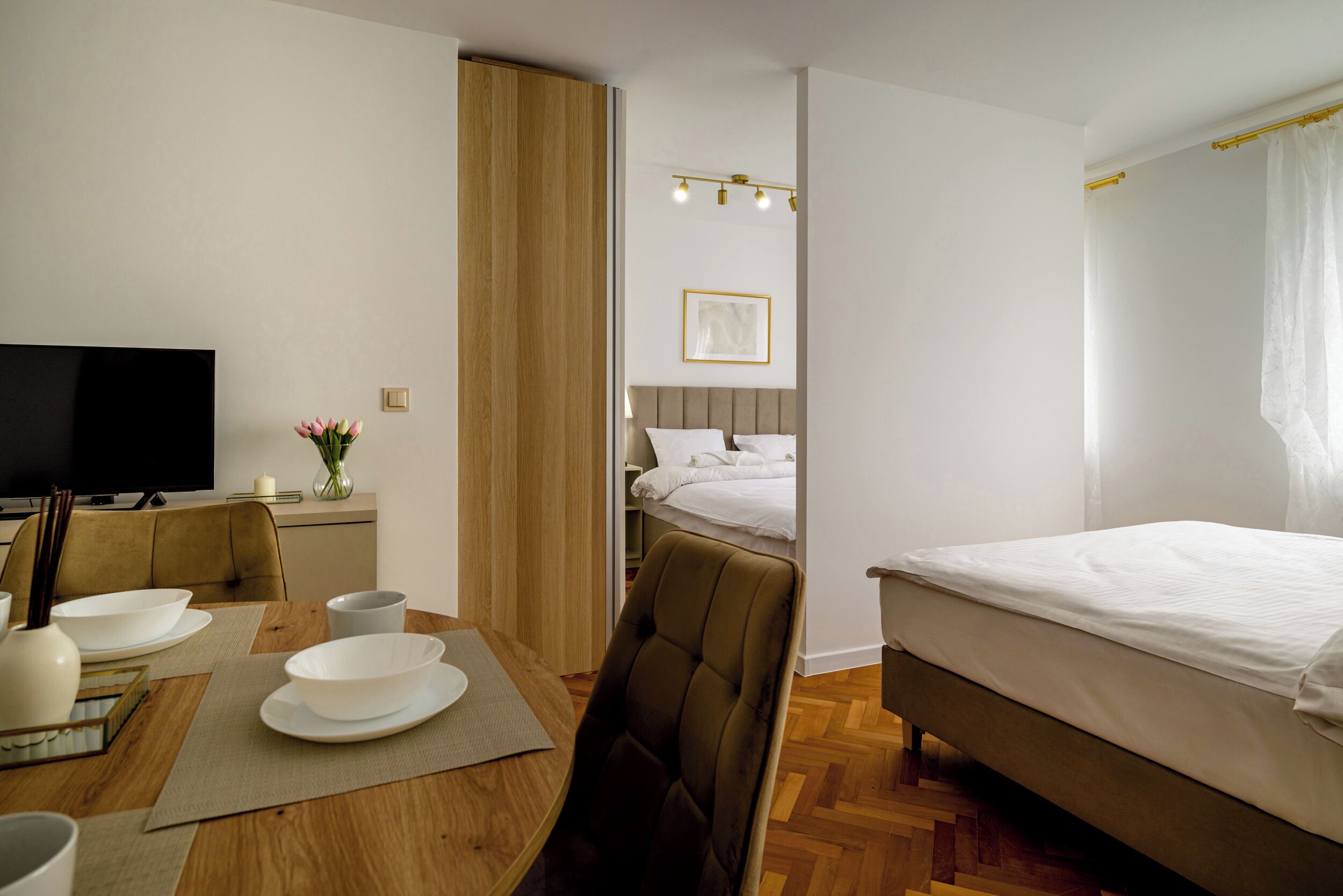 Suite estudio | Tabla de planchar con plancha y wifi gratis 