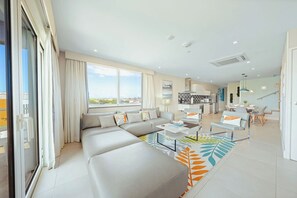 Smart TV - Palm Beach Condo 3 Min. Walk 2 Beach & Restaurants (Noord)