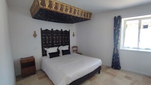 1 bedroom, iron/ironing board, Internet, bed sheets - Old chapel 3km from the bay of Mont Saint Michel, exceptional garden (Pontorson)