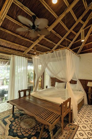 Desk, free WiFi, bed sheets - LIA RETREAT & COFFE (Da Nang)