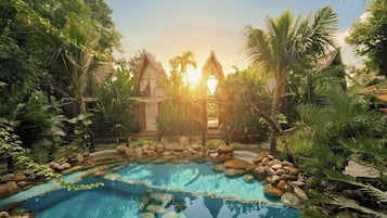 Economy Tent | Desk, free WiFi, bed sheets