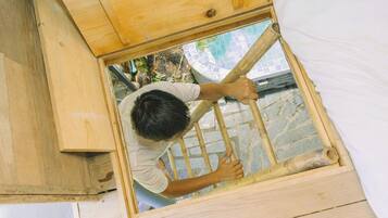 Economy Tent | Desk, free WiFi, bed sheets