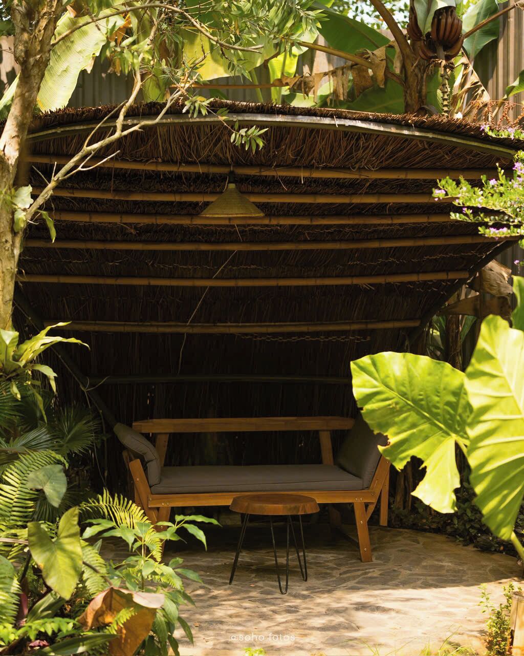 Comfort Tent | Desk, free WiFi, bed sheets