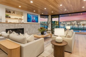 TV, fireplace, foosball - The Oasis Utah: Lagoon-Front, Pool, Slide, Theater (St. George)