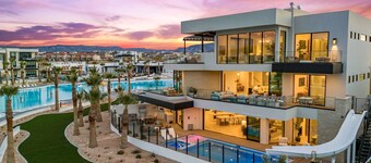 The Oasis Utah: Lagoon-Front, Pool, Slide, Theater