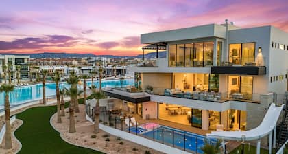 The Oasis Utah: Lagoon-Front, Pool, Slide, Theater