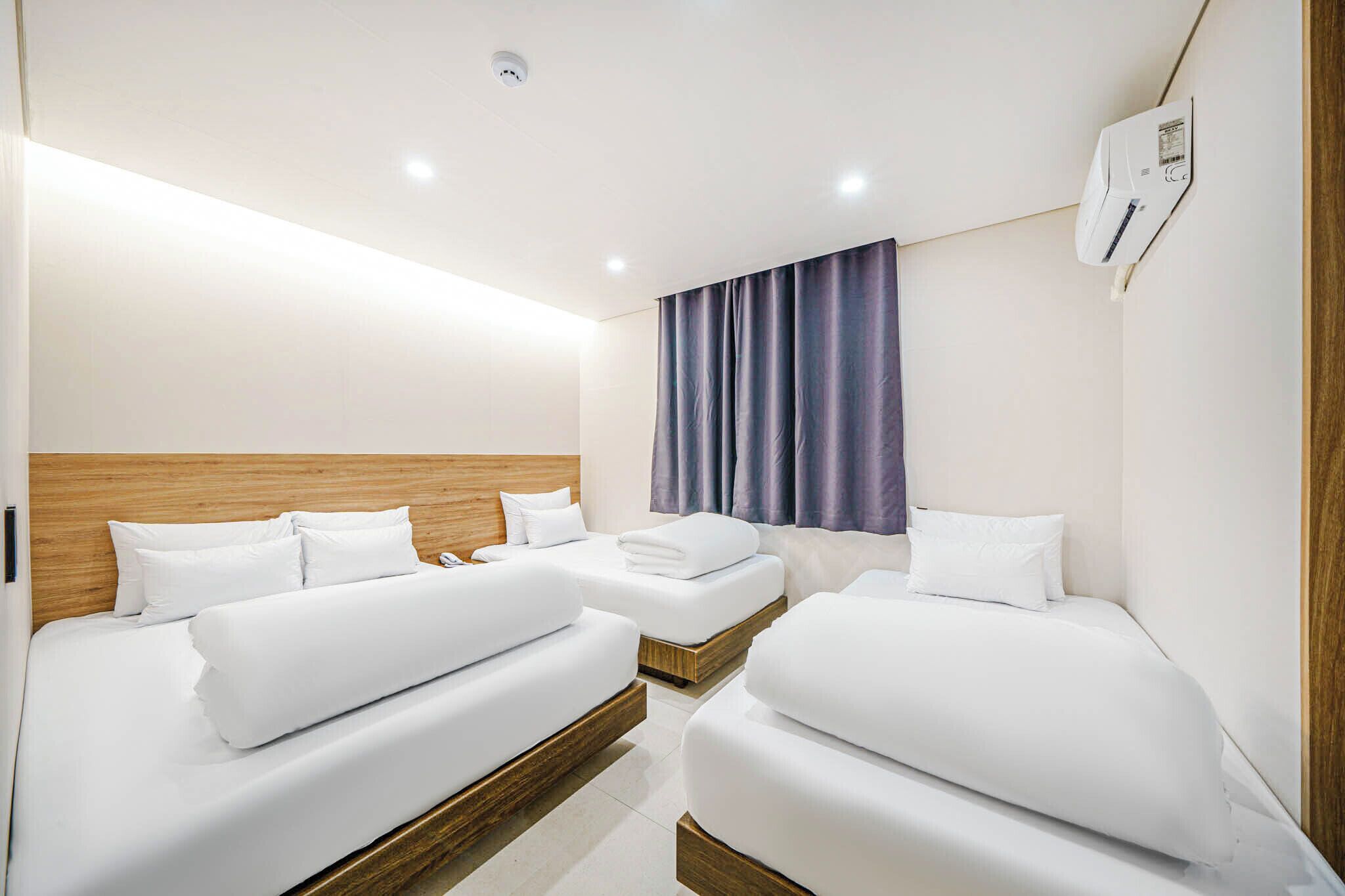 Familien-Suite | Schreibtisch, laptopgeeigneter Arbeitsplatz, kostenloses WLAN