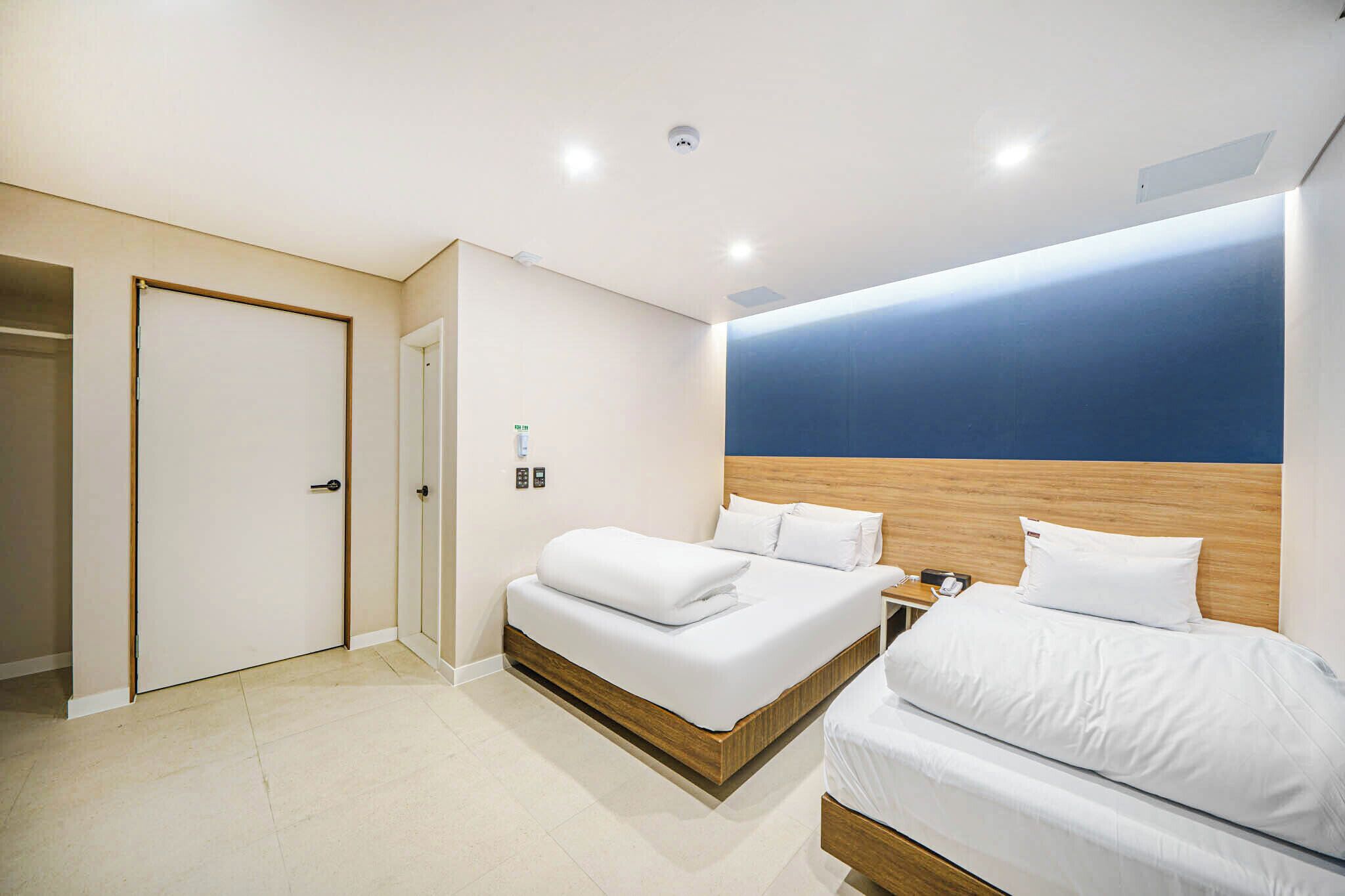 Deluxe-Zweibettzimmer, Nichtraucher | Schreibtisch, laptopgeeigneter Arbeitsplatz, kostenloses WLAN