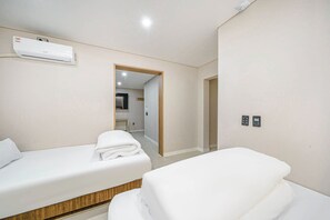 Family Suite | Desk, laptop workspace, free WiFi - Jeonju J-Brown Hotel (Jeonju)