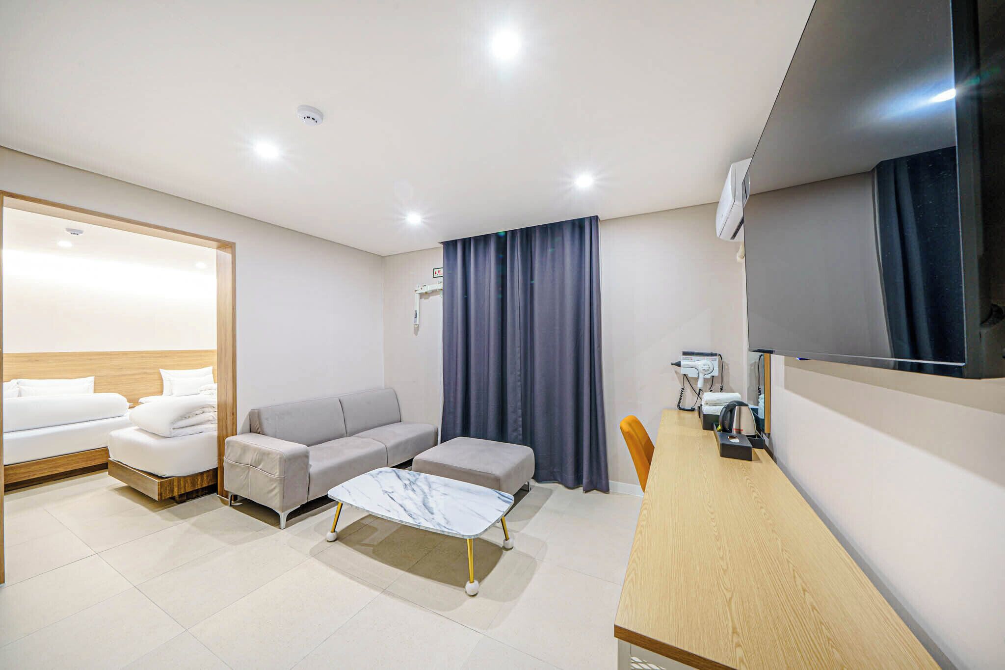 Family Suite | Living area