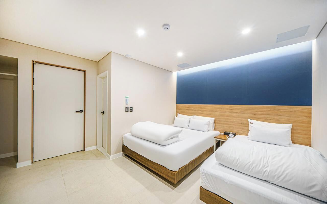 Standard-Zweibettzimmer | Schreibtisch, laptopgeeigneter Arbeitsplatz, kostenloses WLAN