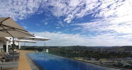 2-bedroom hotel Apartment in nice Pretoria East Menlyn with rooftop restaurant