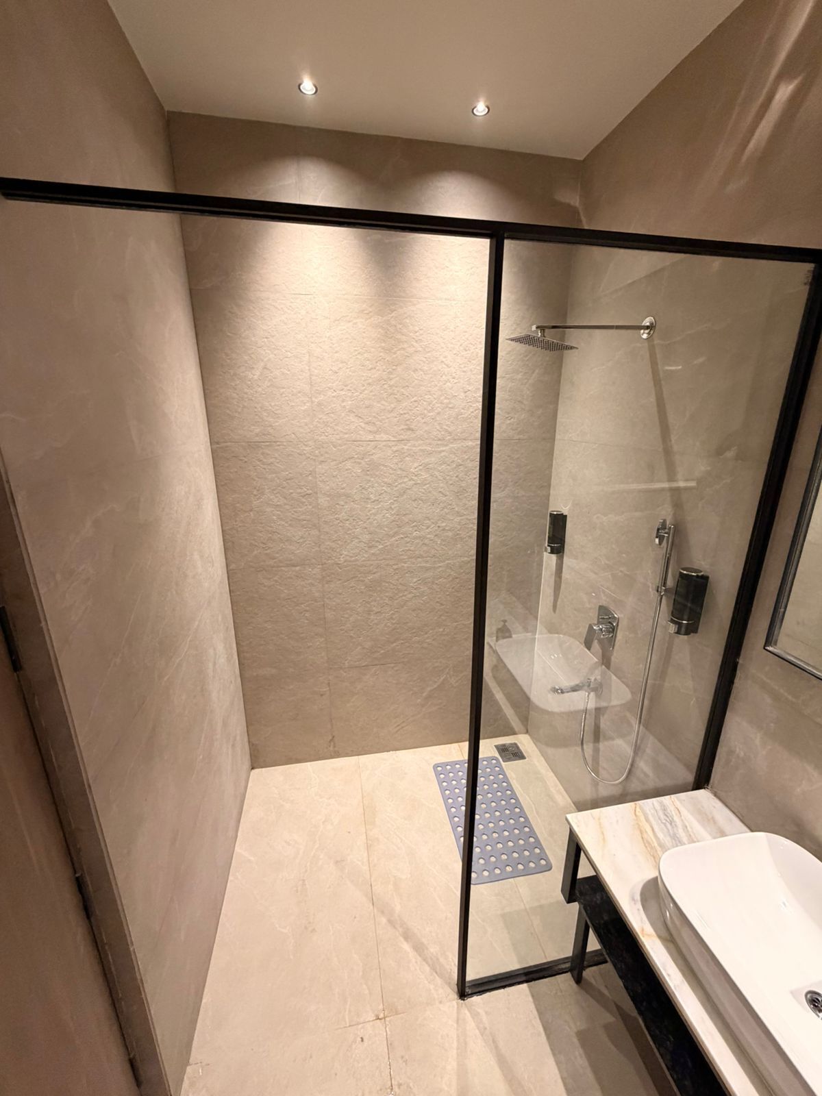 Luxury Room, City View | Bathroom | Shower, hair dryer, slippers, towels