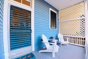 Terrace/patio - 3-bedroom house in superb Galveston with cool AC breeze (Galveston)
