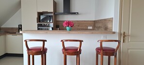 Private kitchen - Apartment in the heart of the walled town, close to shops and restaurants. (Montreuil-sur-Mer)