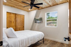 3 bedrooms, iron/ironing board, WiFi, bed sheets - Luxe Forest A-Frame Escape w/ Deck & Fire-Pit (Heber-Overgaard)