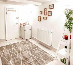 Deluxe Double Room | Interior - Zozy Gladstone (London)