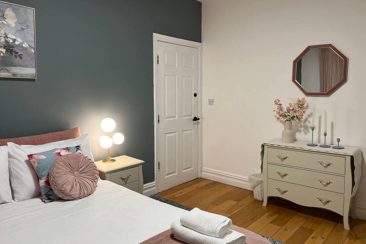 Superior Double Room, Shared Bathroom, Garden View (1) | Iron/ironing board, free WiFi