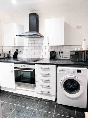 Panoramic Double Room, Private Bathroom (2) | Private kitchen - Zozy Gladstone (London)