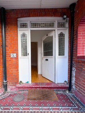 Lobby - Zozy Gladstone (London)