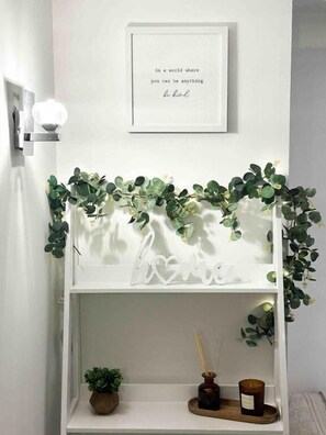 Deluxe Double Room | Interior - Zozy Gladstone (London)