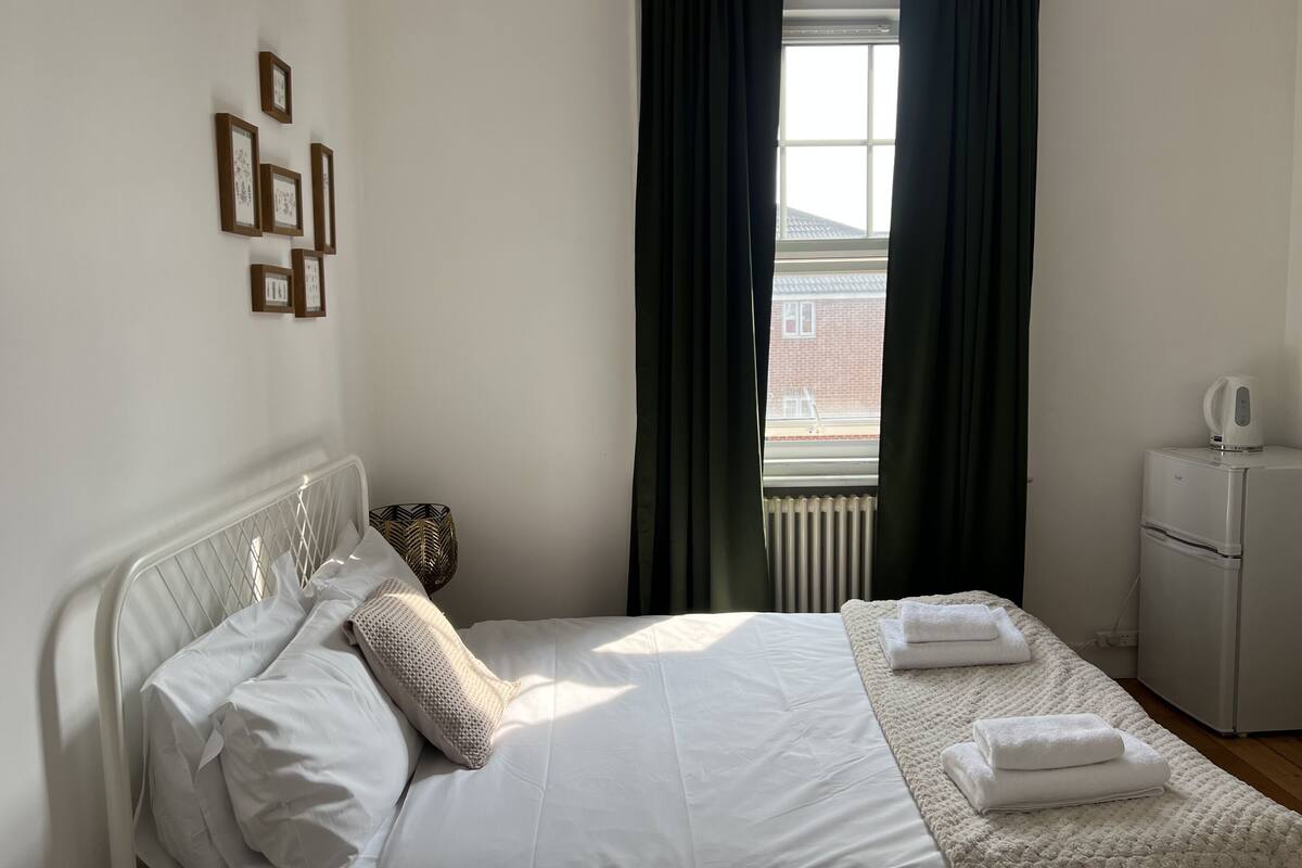 Basic Double Room, Shared Bathroom, City View (1) | Iron/ironing board, free WiFi