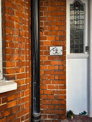 Exterior - Zozy Gladstone (London)