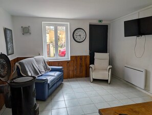 Télévision, cheminée