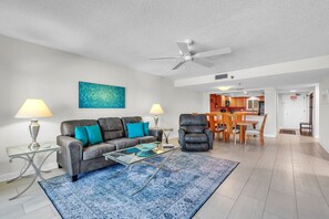 Smart TV - ☀Stunning Beachfront Condo🐬Price Drop!🌴Private Balcony (Indian Rocks Beach)