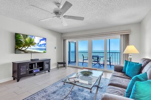 Smart TV - ☀Stunning Beachfront Condo🐬Price Drop!🌴Private Balcony (Indian Rocks Beach)