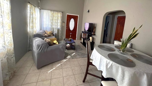Living area - Cozy Cottage Antigua (St. John's)