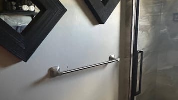 House, 2 Bedrooms, Smoking | Bathroom