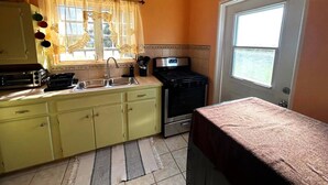 House, 2 Bedrooms, Smoking | Dapur peribadi