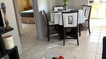 House, 2 Bedrooms, Smoking | Dining room