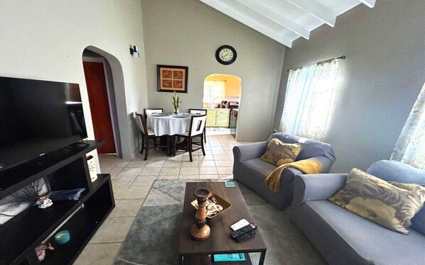 House, 2 Bedrooms, Smoking | Living room