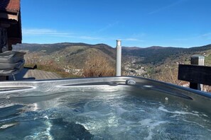 Outdoor spa tub - Superb vacation chalet with pool & jacuzzi - La Bresse (La Bresse)