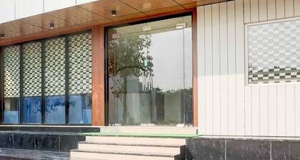 Collection O Taj Nagri Phase 2