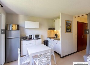 Fridge, microwave, oven, stovetop - Charming T2 cabin on the Ardiden road, close to the spa. (Luz-Saint-Sauveur)