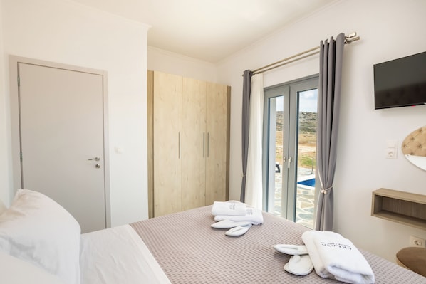 Family Villa | Premium bedding, soundproofing, iron/ironing board - Arkasa Sunset Dream Villa (Karpathos)