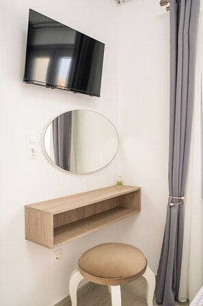 Family Villa | Premium bedding, soundproofing, iron/ironing board - Arkasa Sunset Dream Villa (Karpathos)