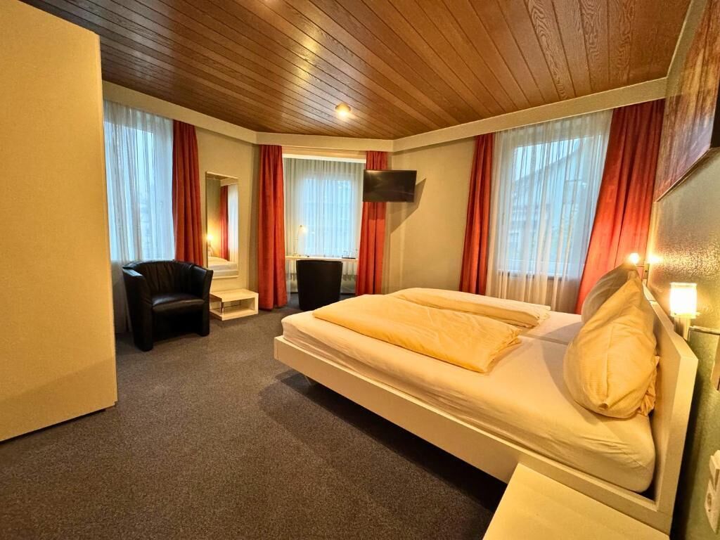 Double Room, Private Bathroom | Desk, laptop workspace, free WiFi