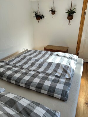 Free WiFi, bed sheets - Vrbo Property (Altusried)