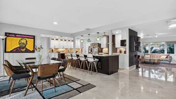 Hus, flere senger, adgang til basseng (Harbor Haven) | Spiseområde