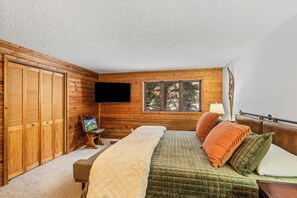 2 bedrooms, internet, bed sheets