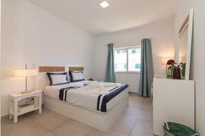 Fer et planche à repasser, Wi-Fi, draps fournis