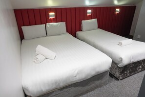 4 人部屋 禁煙 専用バスルーム | WiFi (無料)