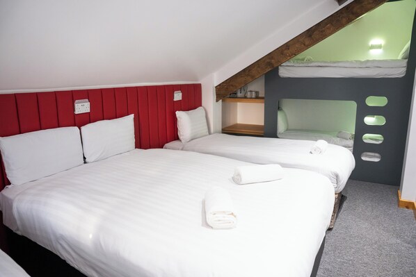 Quadruple Room, Non Smoking, Private Bathroom