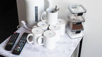 Basic fyrbäddsrum - icke-rökare - privat badrum | Kaffe och/eller kaffebryggare