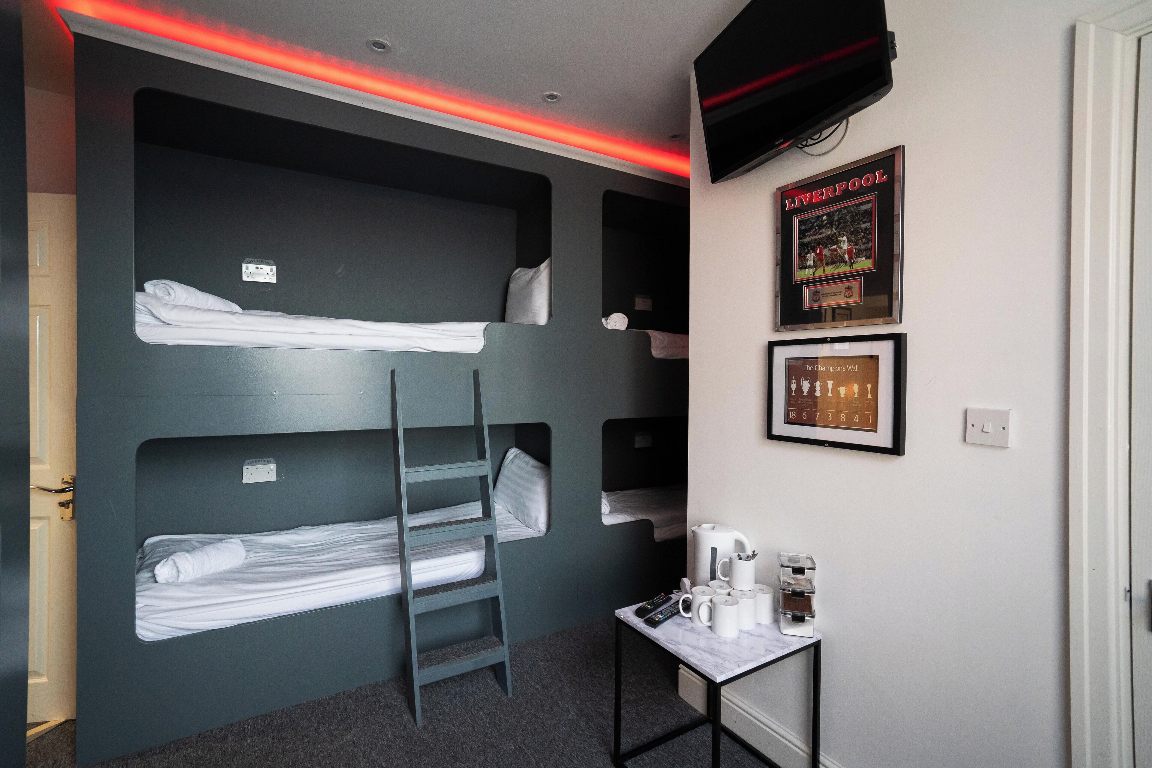 Economy Quadruple Room, Non Smoking, Private Bathroom