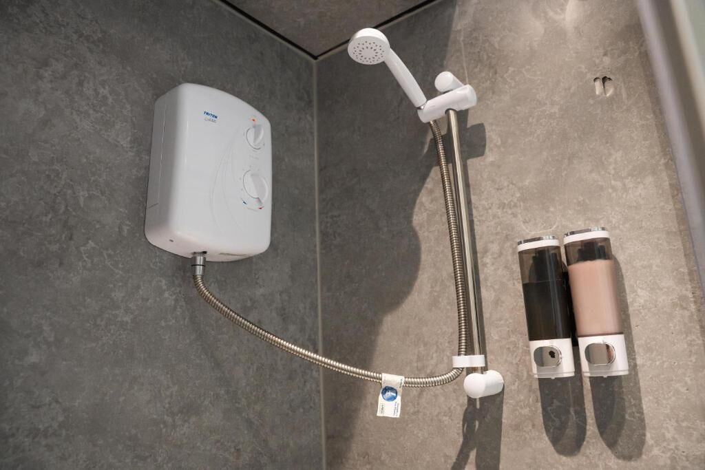 Dusch, handdukar och toalettpapper